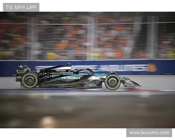 英国F1大奖赛五车出意外 中国首位F1车手翻滚出赛道